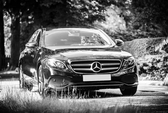 Book en transfer i en Mercedes E-klasse